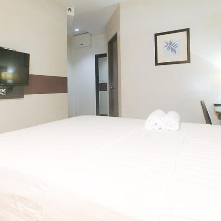 Lorenzzo Suites Hotel Макати Экстерьер фото