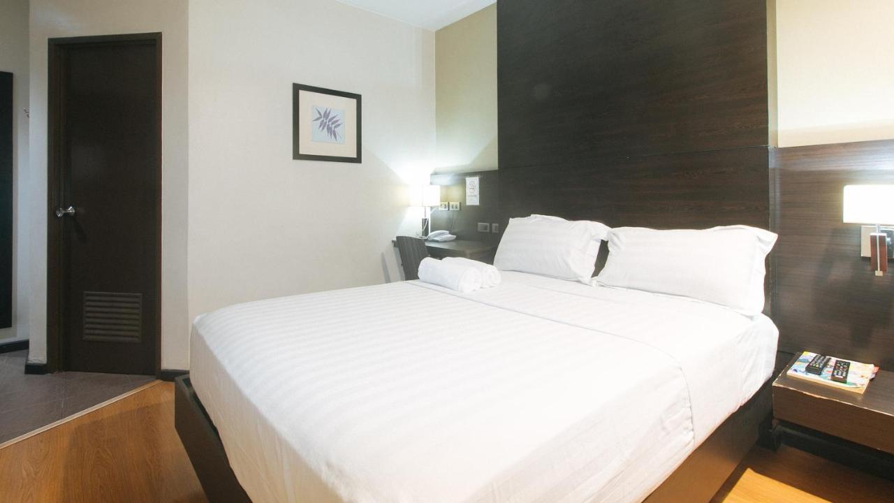 Lorenzzo Suites Hotel Макати Экстерьер фото